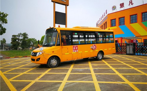 東風(fēng)蓮花42座幼兒園校車(chē)